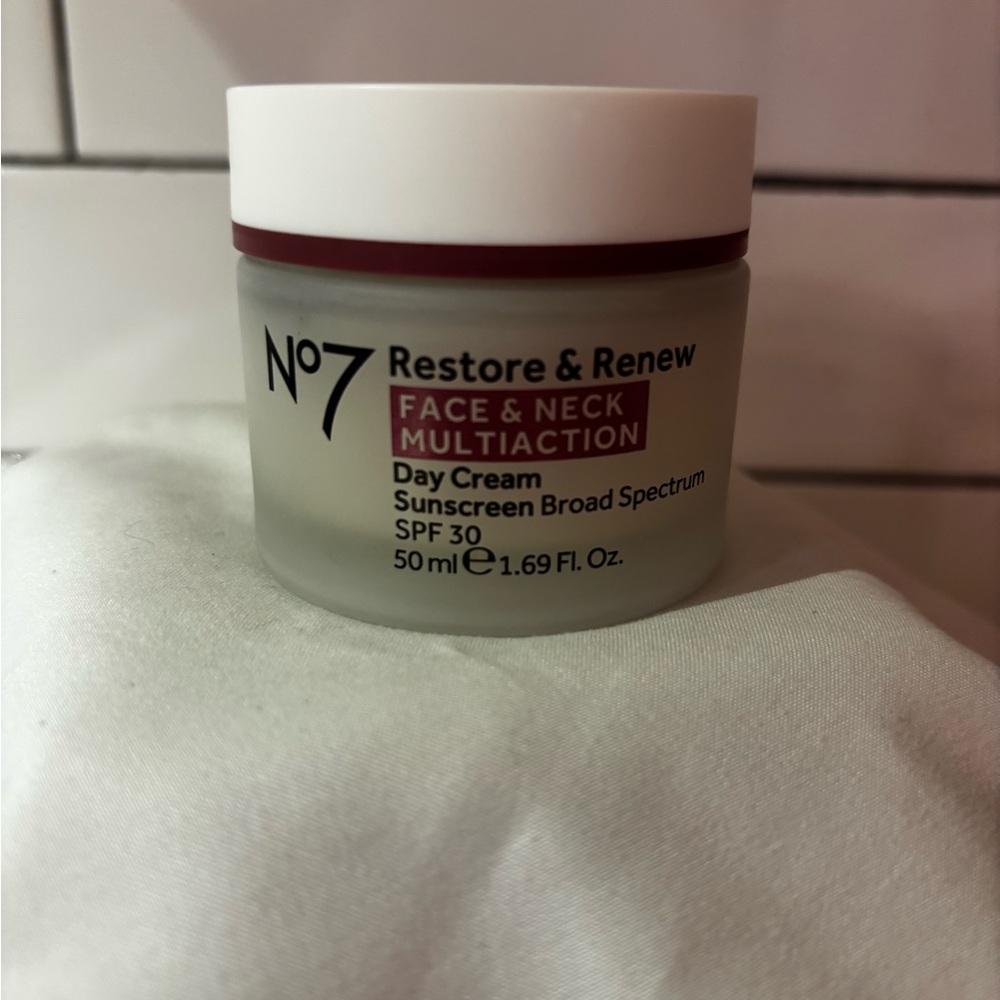 No7 Restore & Renew Face & Neck Day Cream - White and Red